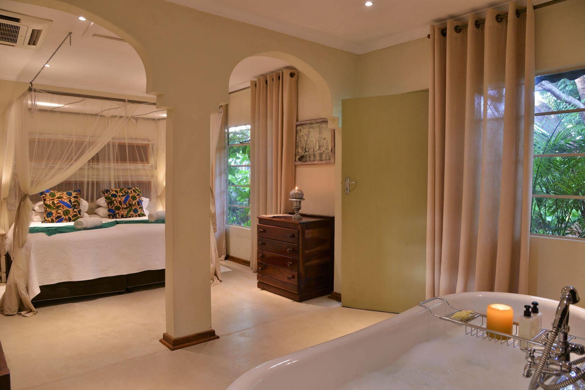Bayete Guest Lodge Виктория Фолс Екстериор снимка