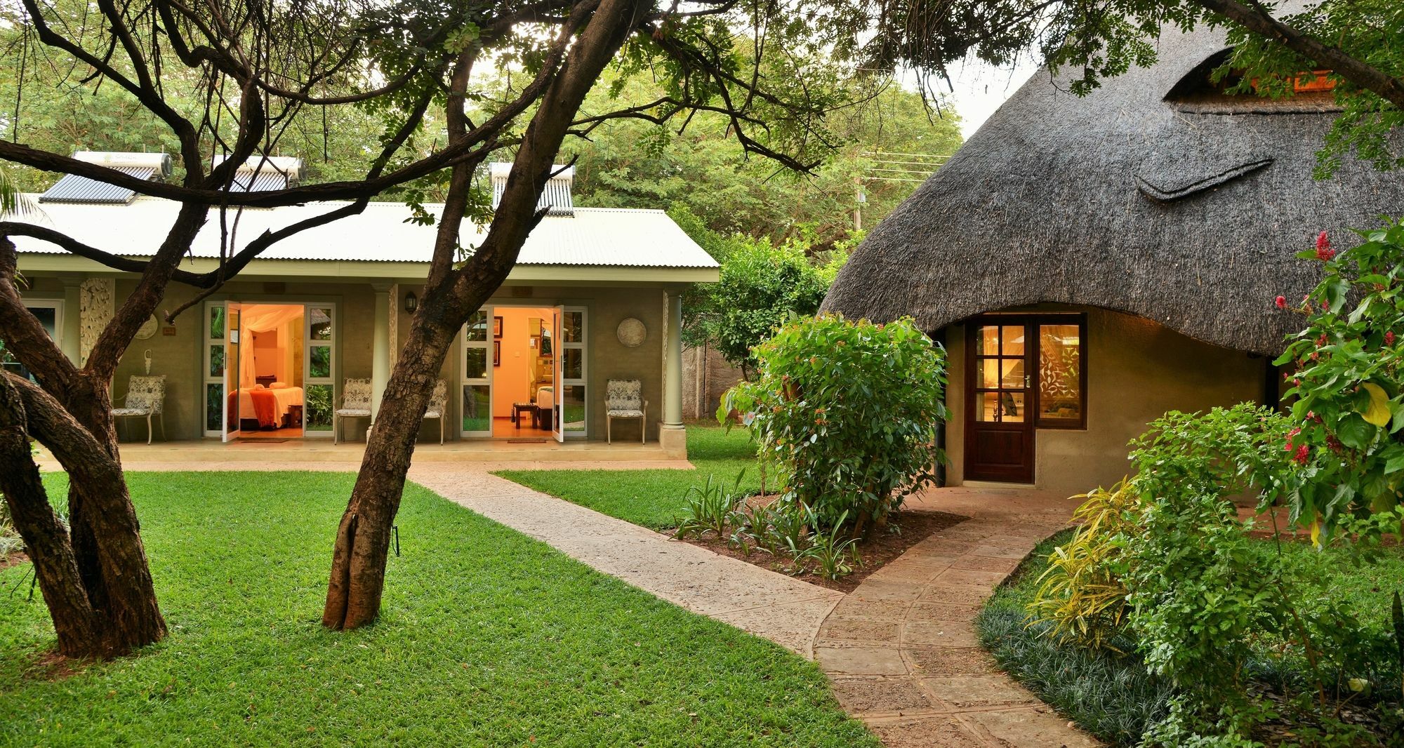 Bayete Guest Lodge Виктория Фолс Екстериор снимка